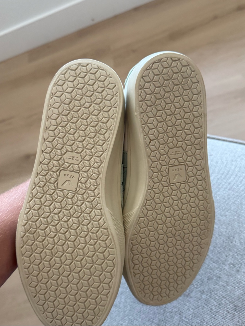 Veja Sneakers - Picture 5 of 6